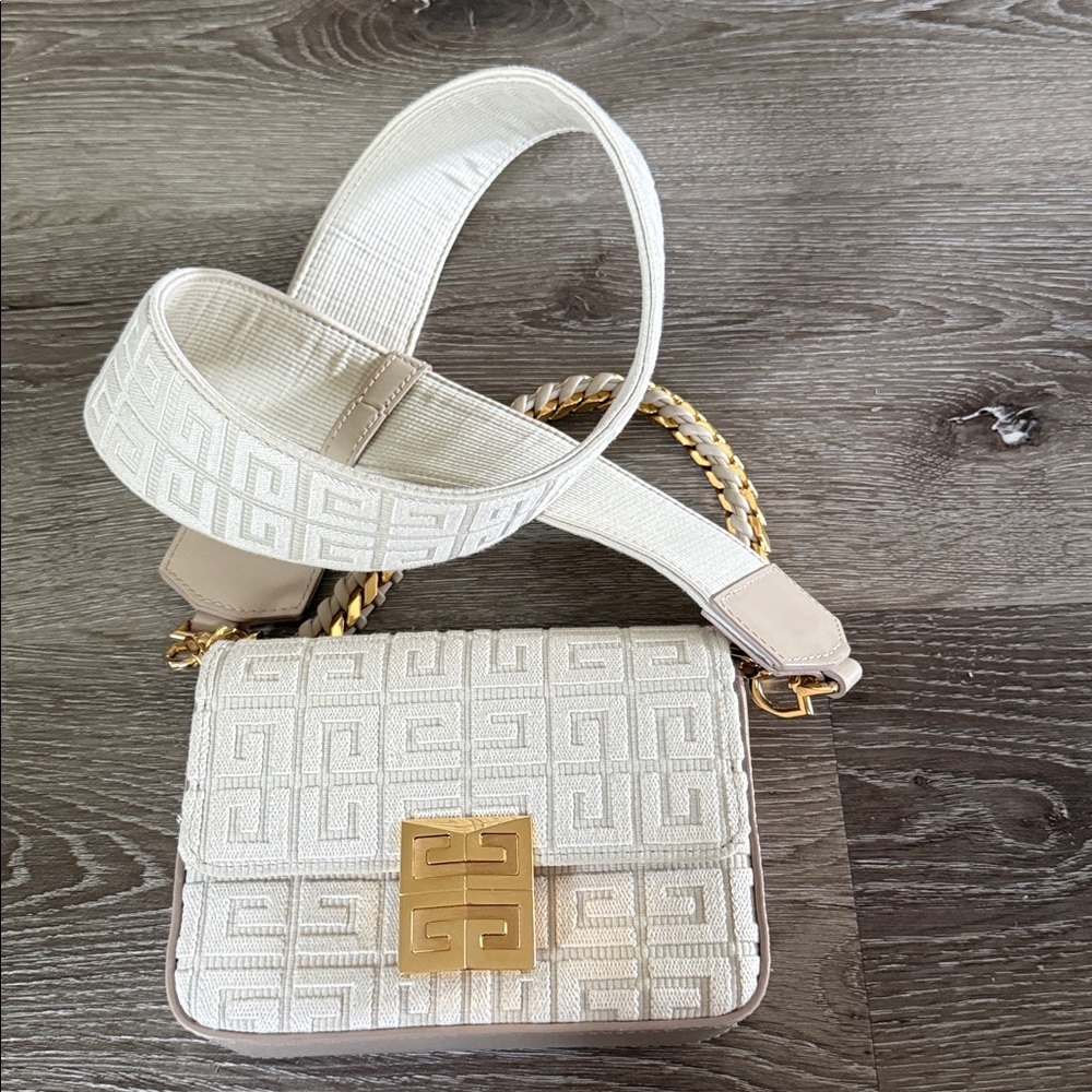 Givenchy Small 4G bag in Natural Beige - Picture 11 of 11